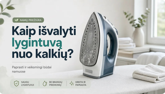 Garų lygintuvas su kalkių apnašomis ant pado ir sulankstyti rankšluosčiai ant lyginimo lentos