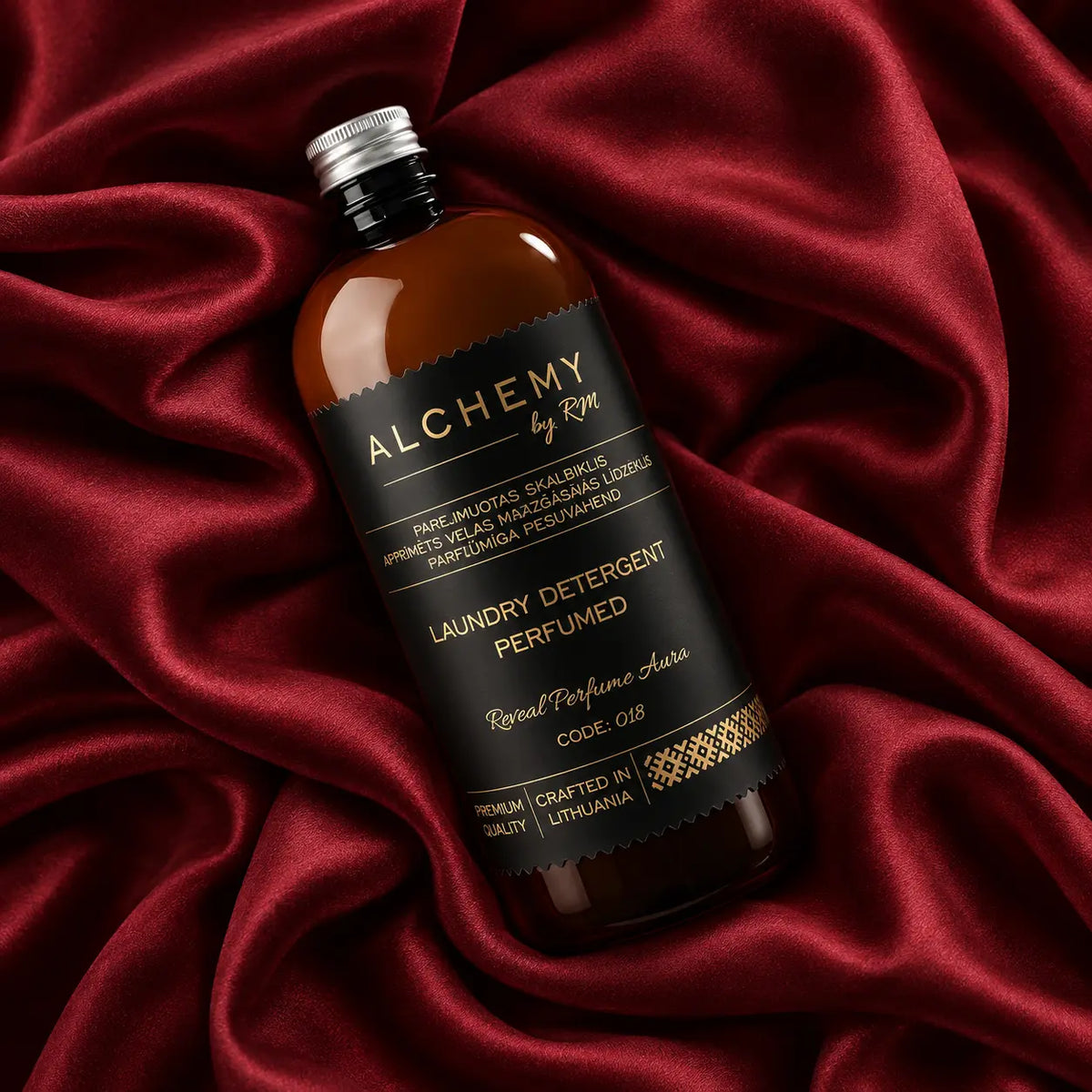 Parfumuotas skalbiklis Alchemy by RM gintariniame butelyje ant bordo šilko